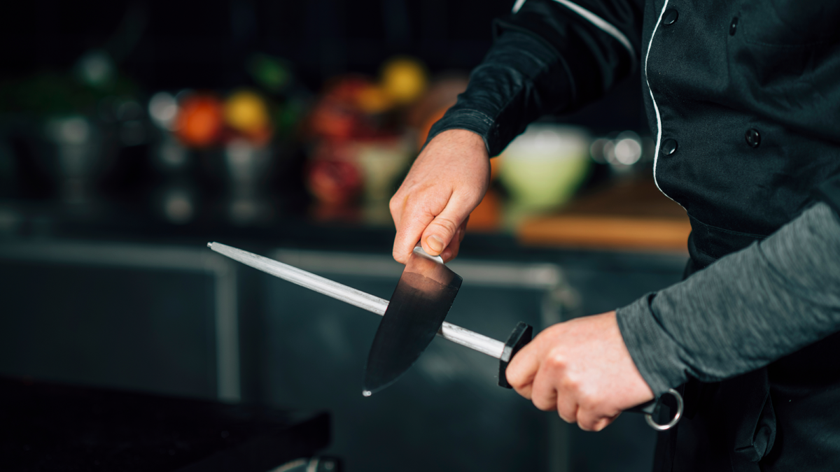 Jak ostrzyć noże kuchenne?